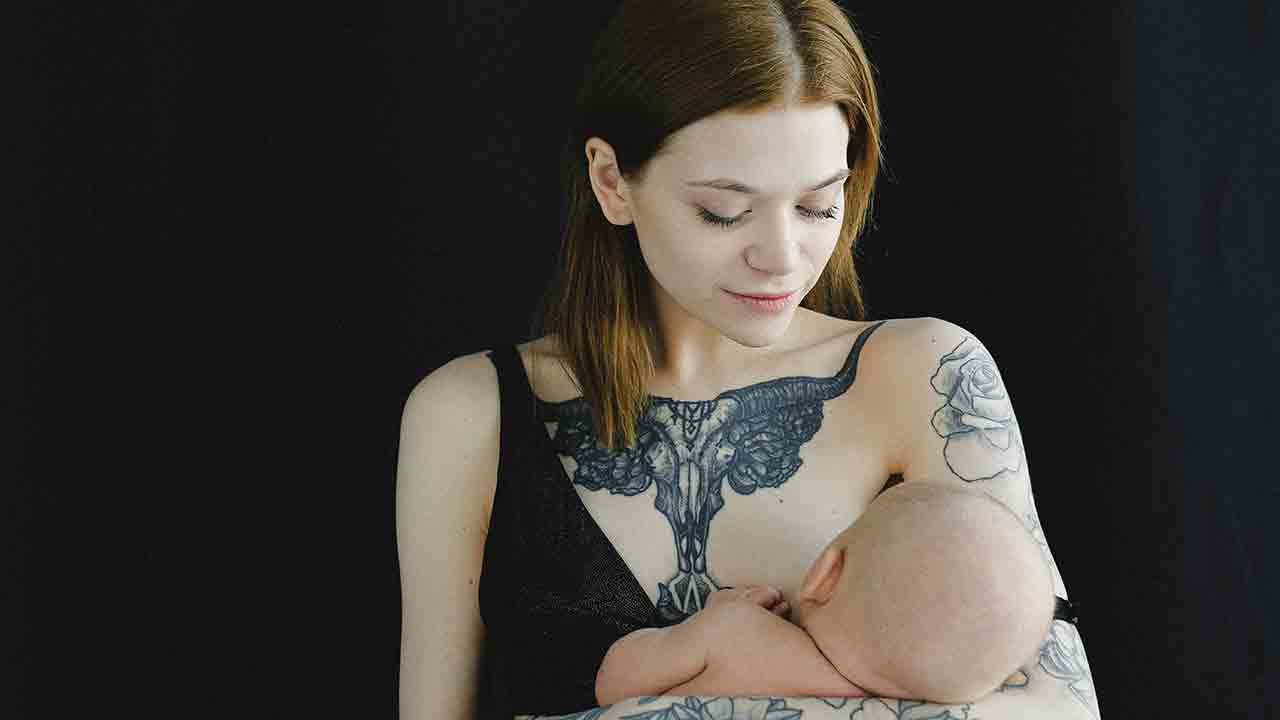 10 erros cometidos durante a amamentação. Foto: Pexels