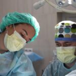 Transplante capilar pode ser realizado em mulheres? Entenda o procedimento