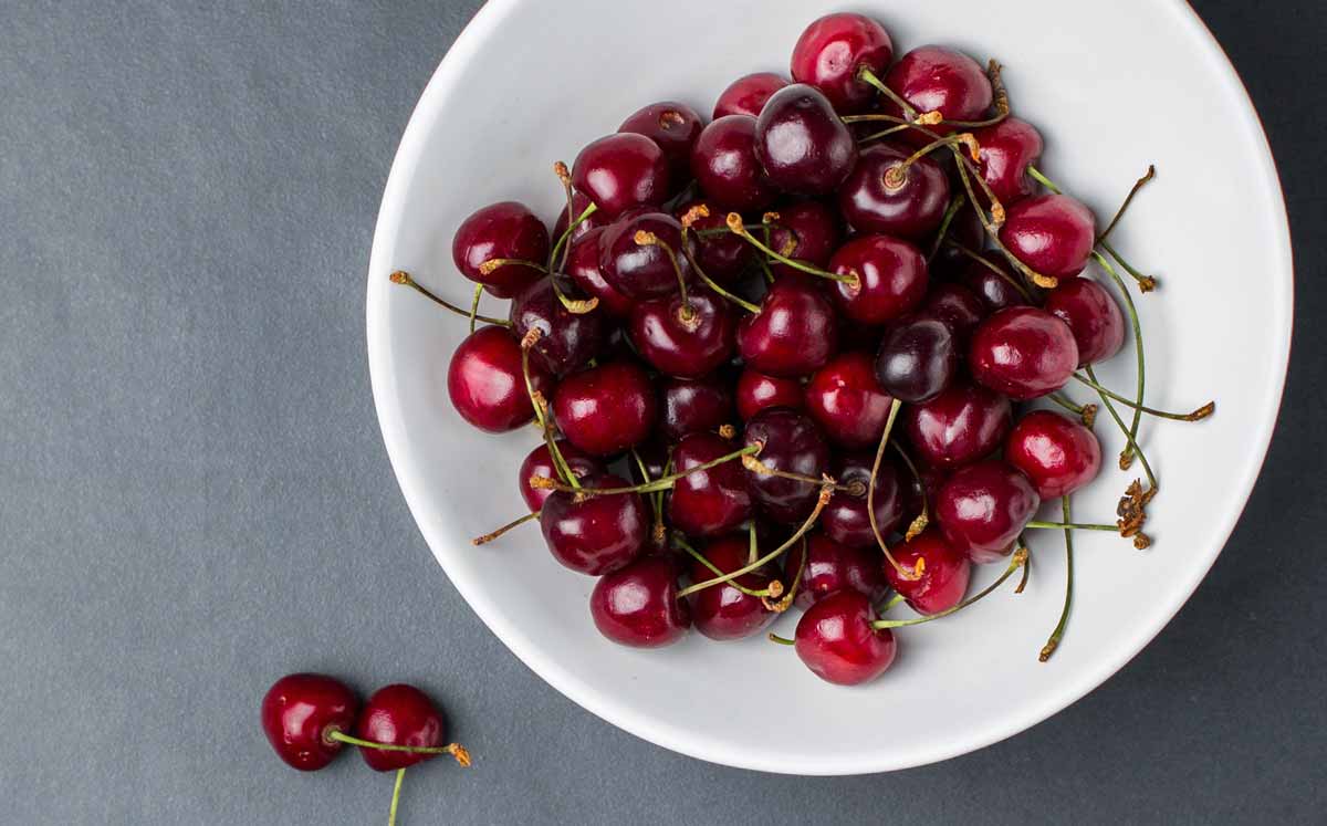How red fruits can benefit your health and promote weight loss. Photo: pexels
