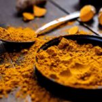 Cúrcuma: conheça os benefícios do alimento e os pontos de atenção ao uso de suplementos com esse composto