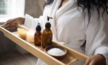 Banho de sal grosso: como preparar, benefícios e cuidados