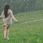 Tomar banho de chuva causa gripe ou resfriado?