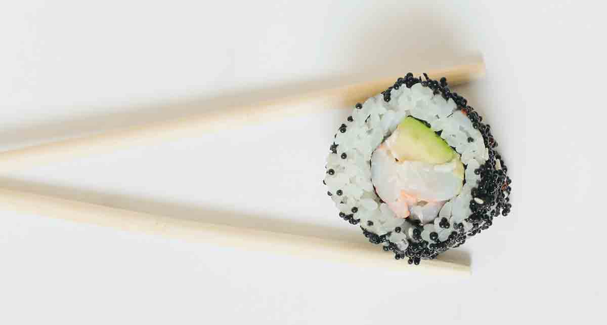 O que é mais calórico hambúrguer ou sushi?