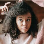 Queda de cabelo pode ser resultado de problemas intestinais. Foto: pexels