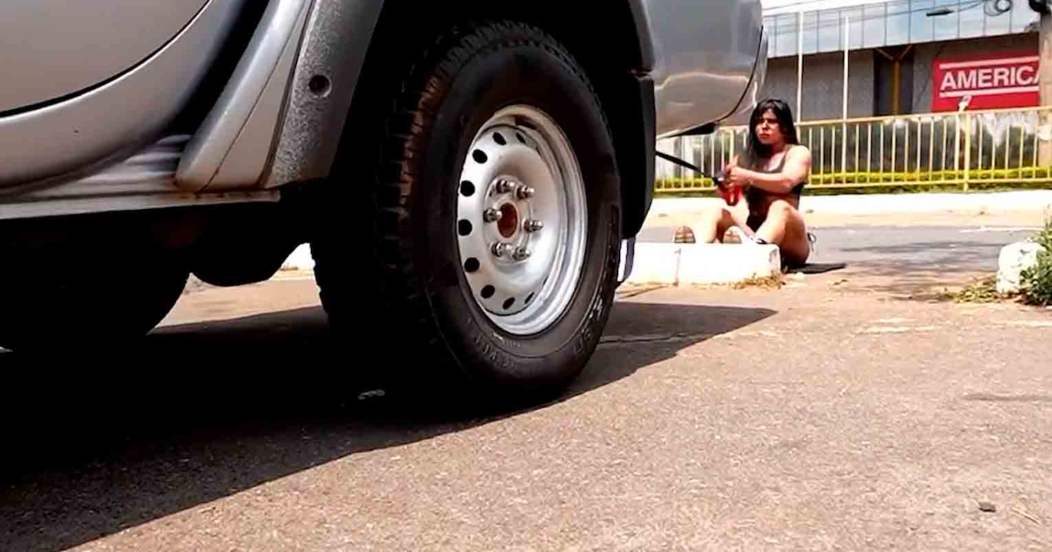 סרטון: המשפיעה סוזי קורטז מחרידה את עוקביה עם אימון במשיכת מכונית פיקאפ. תמונה וסרטון: שוברודוקשן אינסטגרם @suzyacortez