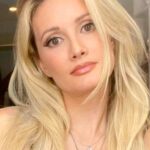 Holly Madison. Instagram @hollymadison