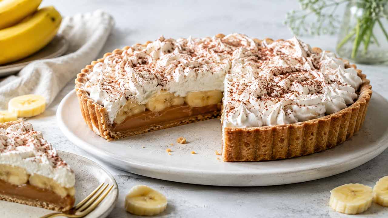 Receita de torta banoffee sem lactose e sem glúten para sobremesa especial. Ilustração: Condutta.com